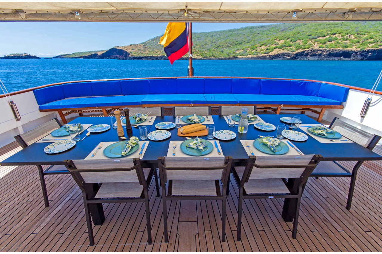 Dining aft deck.jpg