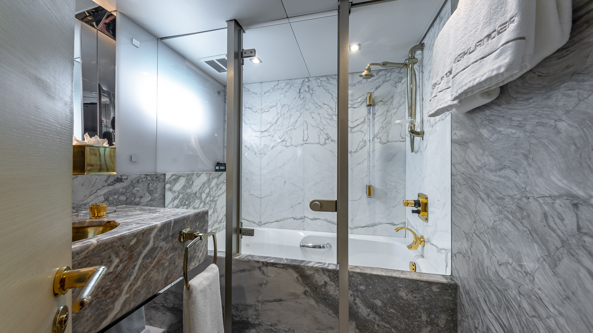 Double Stateroom 2 Ensuite 2.jpg