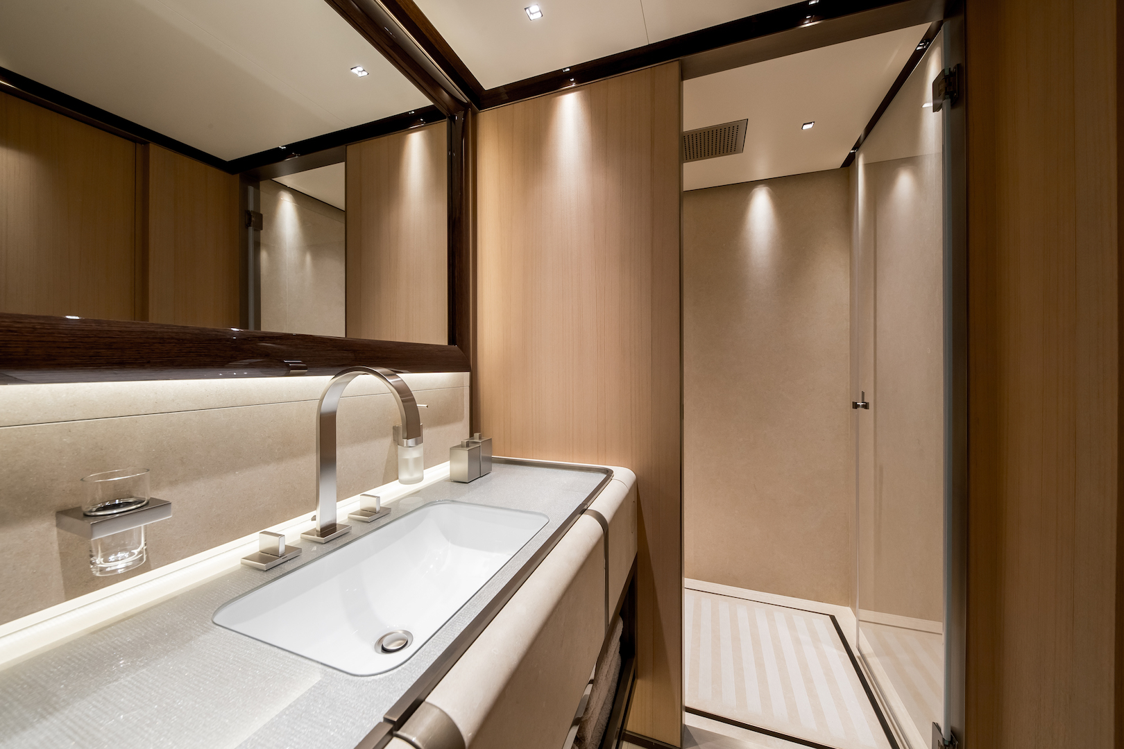 Double cabin starboard 00009.jpg