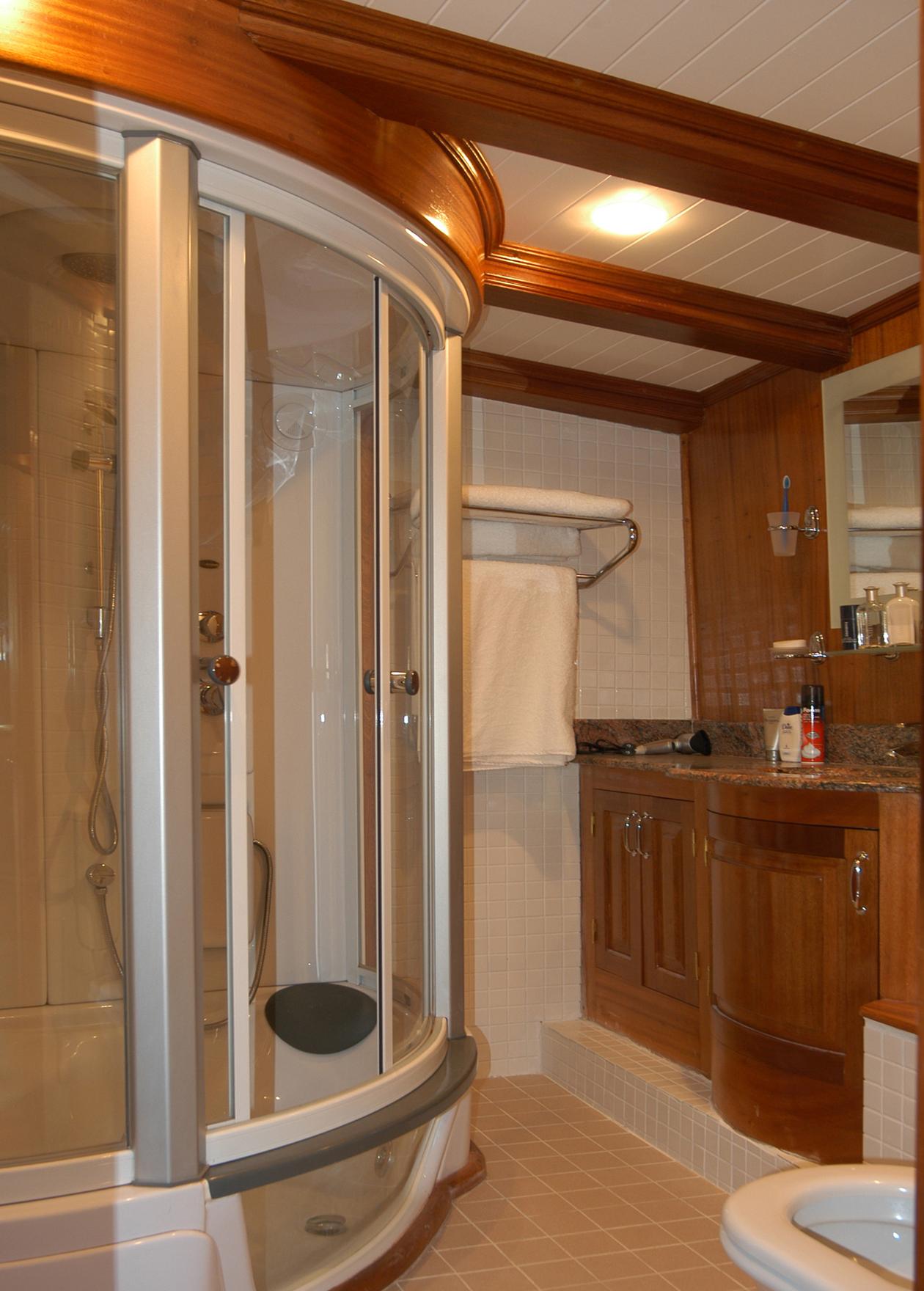 Ensuite  00003.jpg