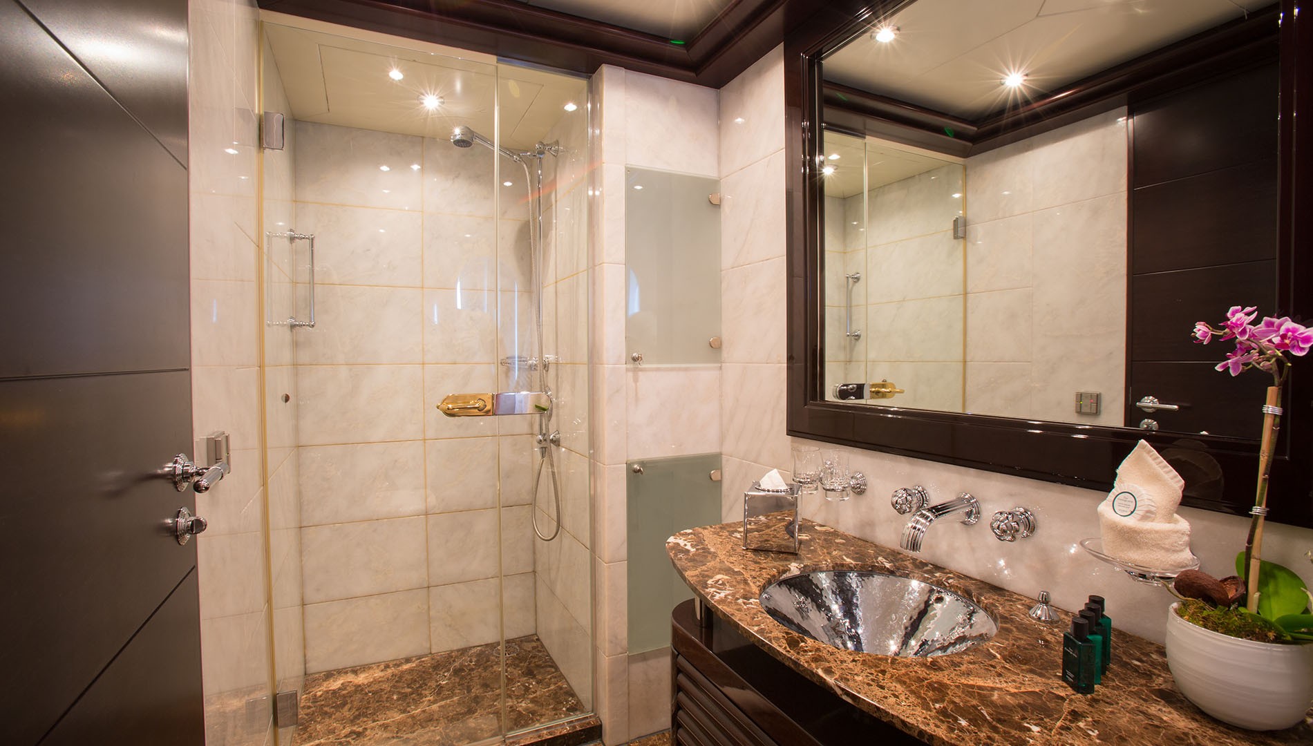 Ensuite 3.jpg