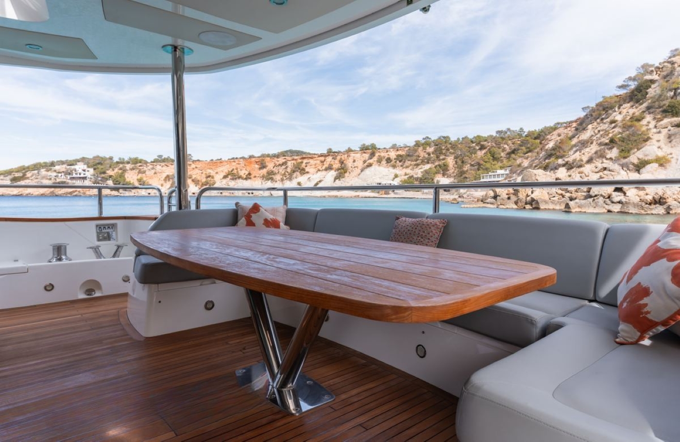 Exterior Relaxation Area With Dining04.jpg