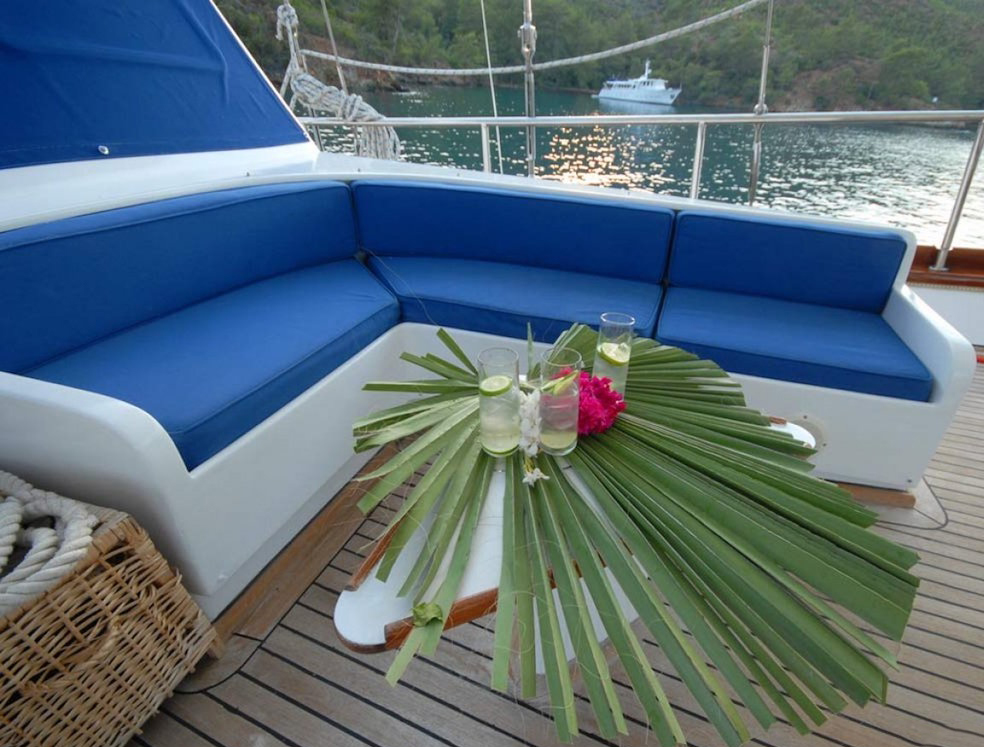 Exterior living spaces 00003.jpg