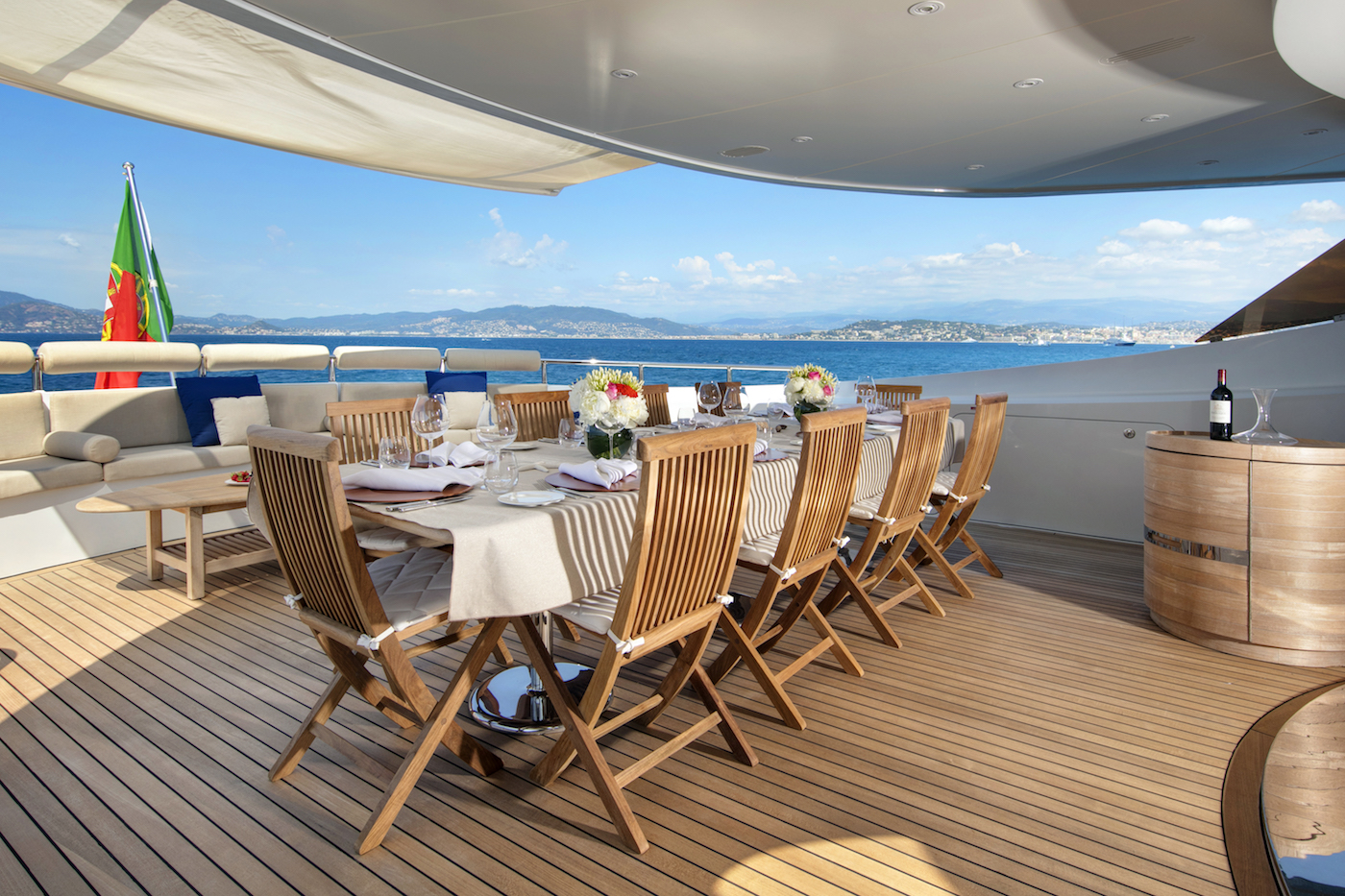 Exterior upper deck dinning table 2.jpg