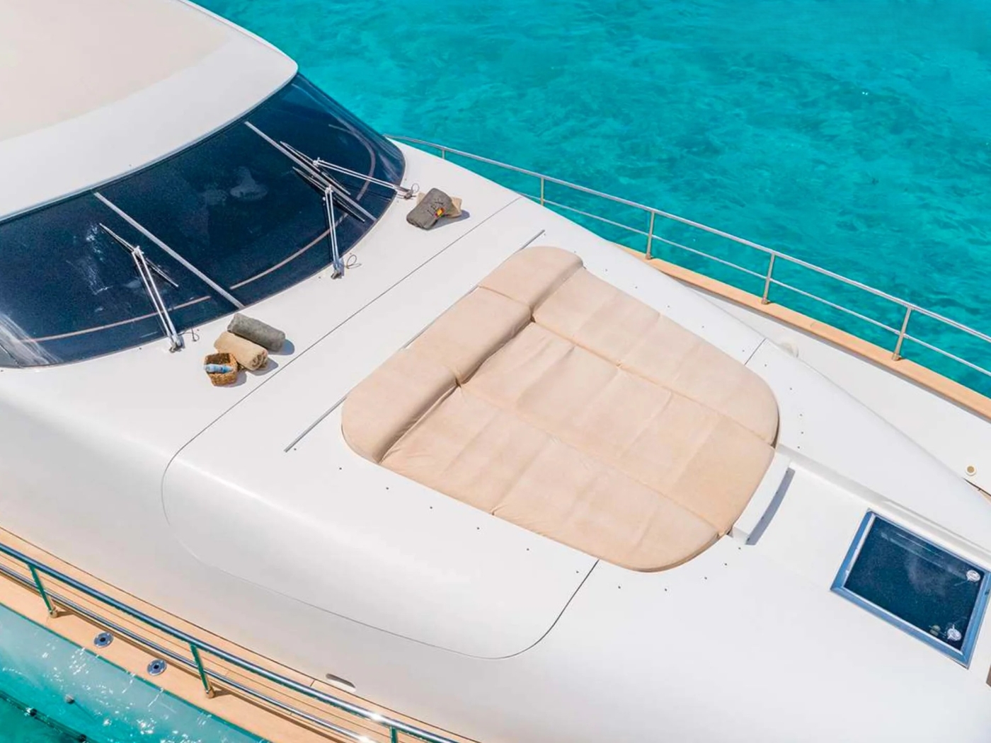 Foredeck Relaxation Area .jpg