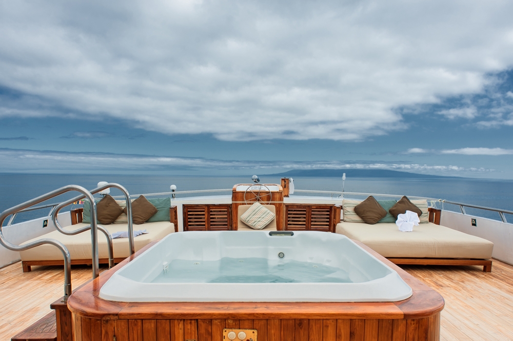 Galapagos-Sea-Star-Journey-Jacuzzi-and-sunloungers-on-deck-2.jpg