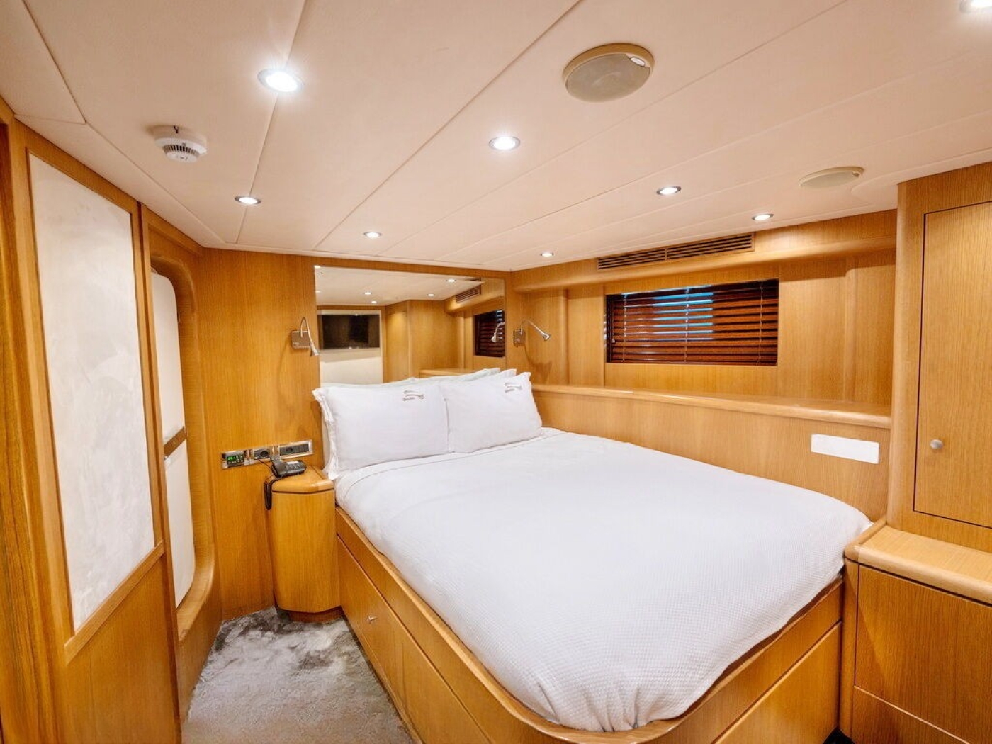 Guest Suite 05.jpg