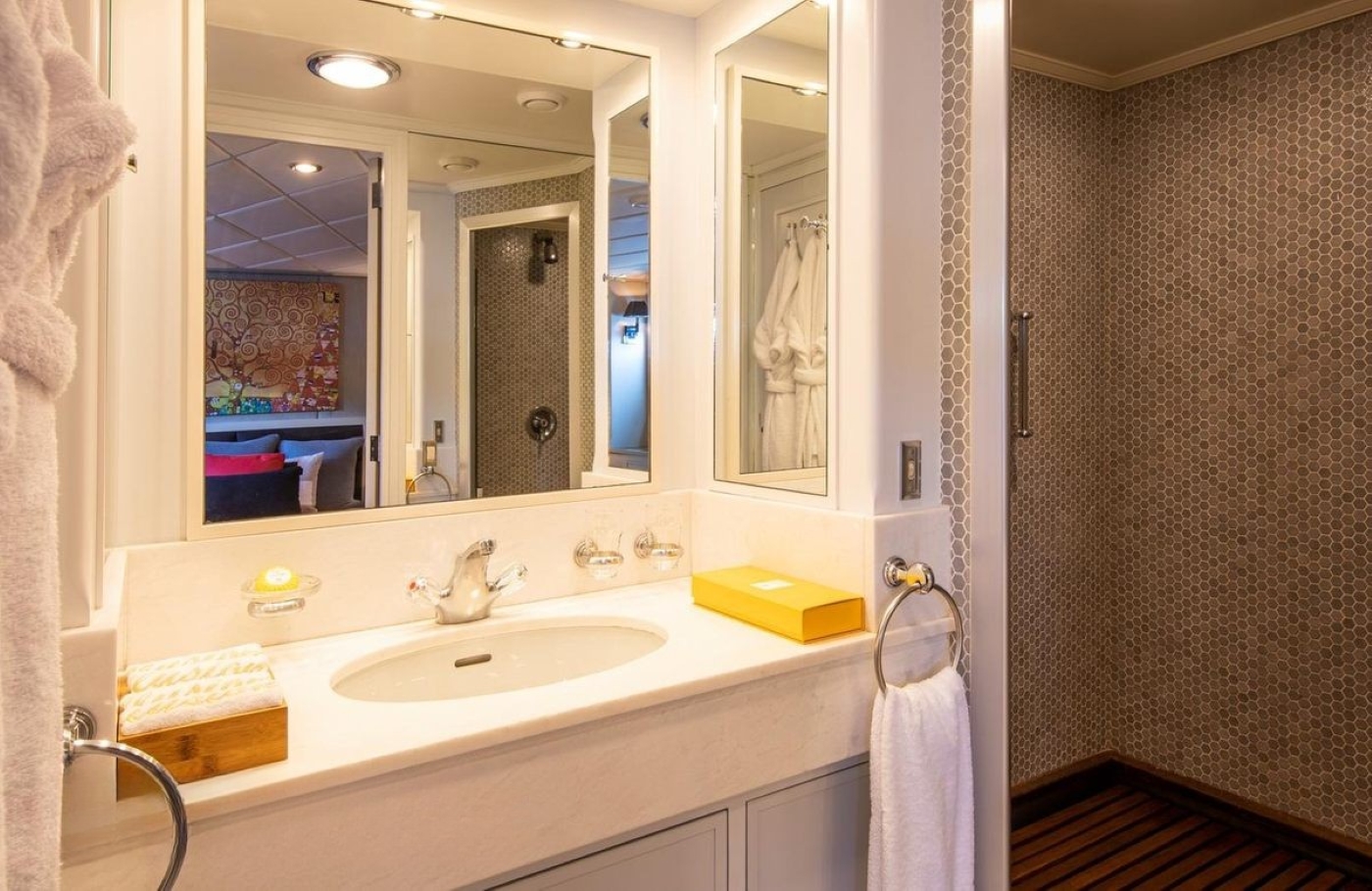 Guest washroom.jpg