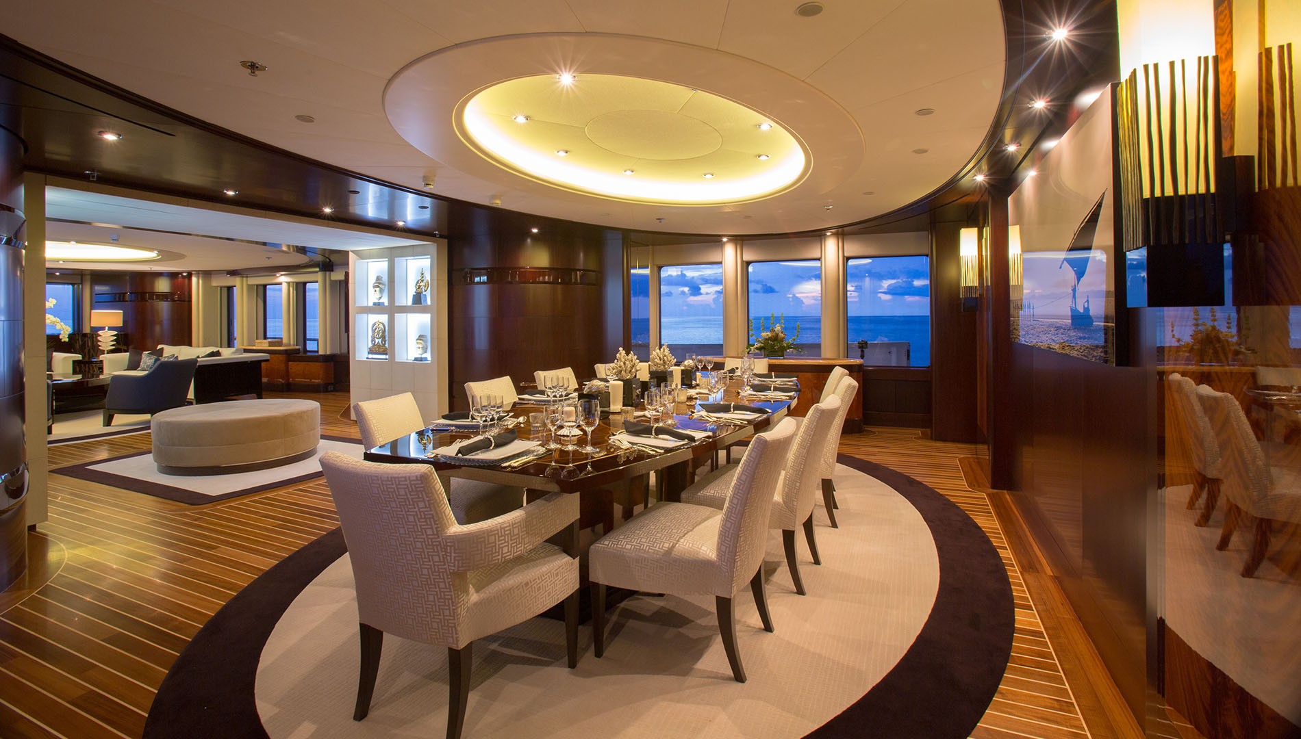Indoor dining 1.jpg