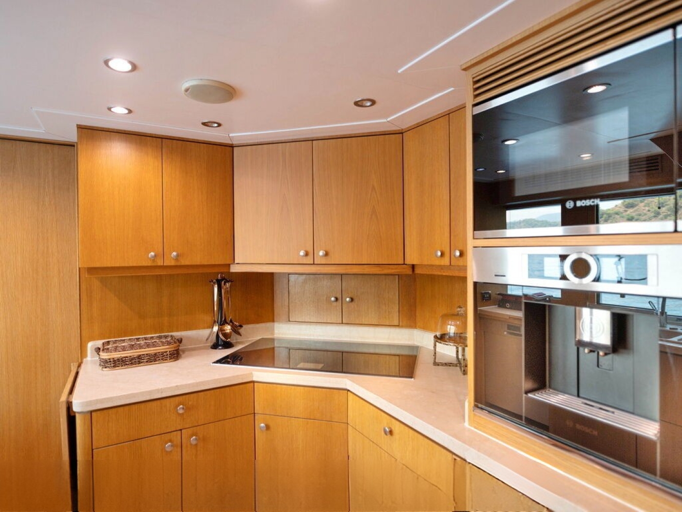Kitchen Area 02.jpg