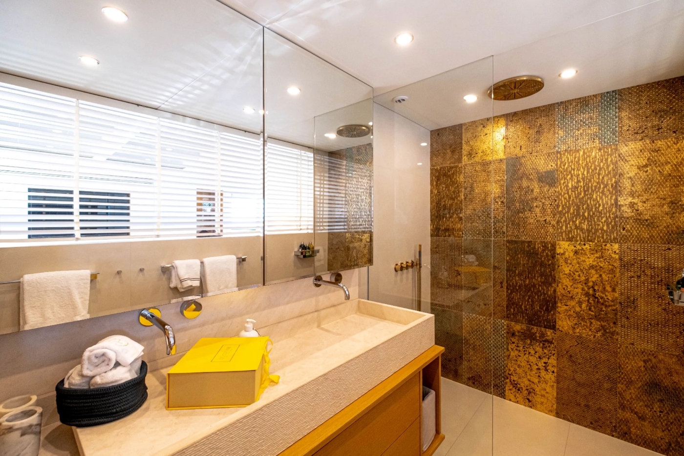 Master Bathroom 02.jpg