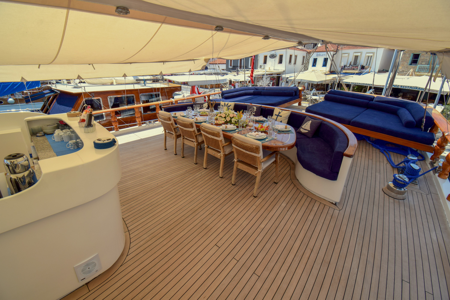 PERLA DEL MAR Exterior - Sun deck 1.jpg