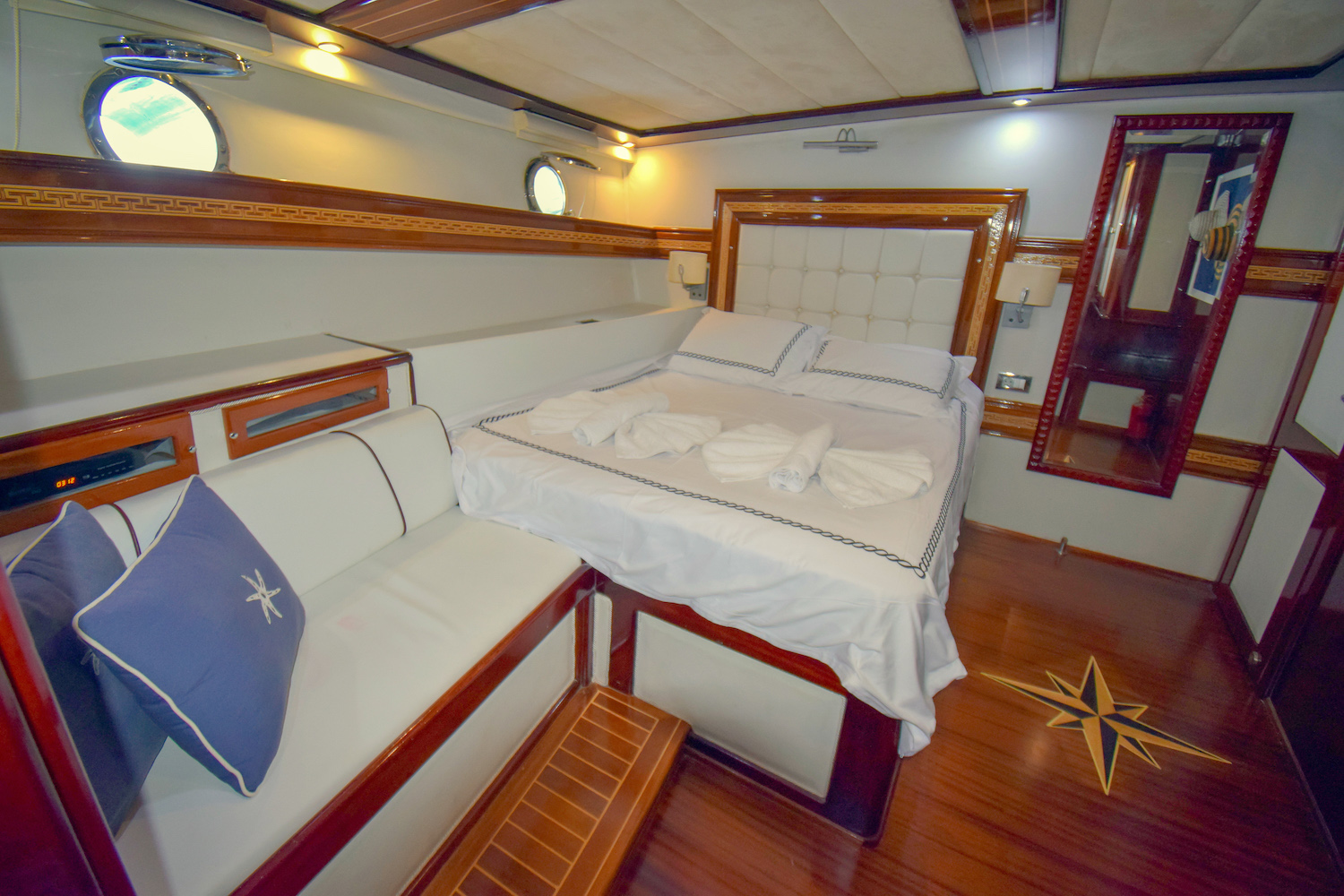 PERLA DEL MAR Interior - Double cabin 1.jpg