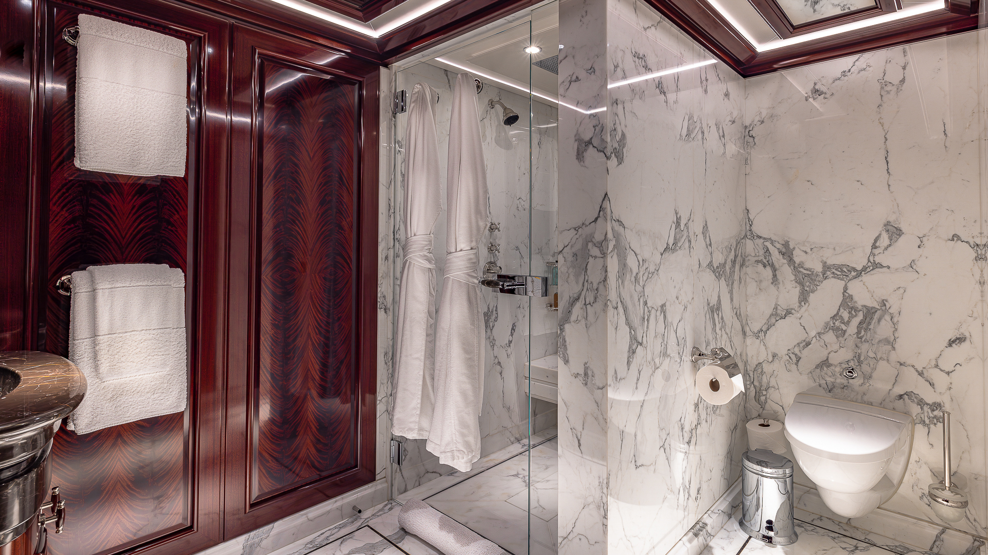 Rock It Twin guest cabin - ensuite credit Yachting Image.jpg