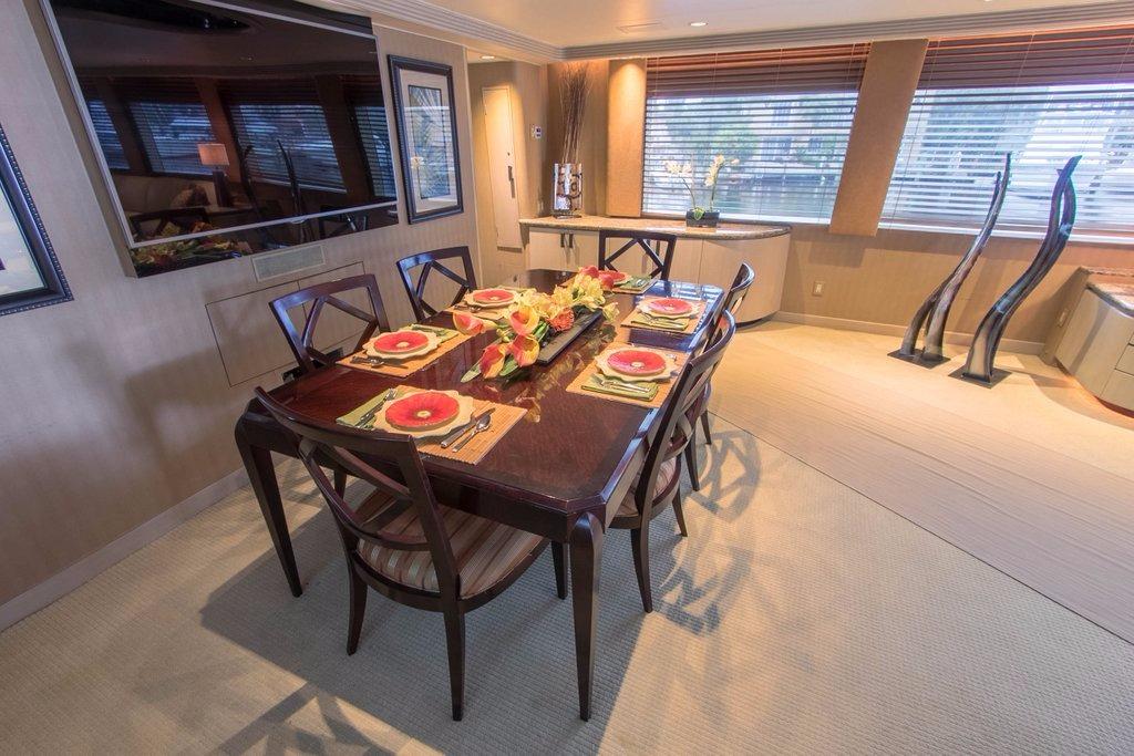 SIDE DINING.jpg