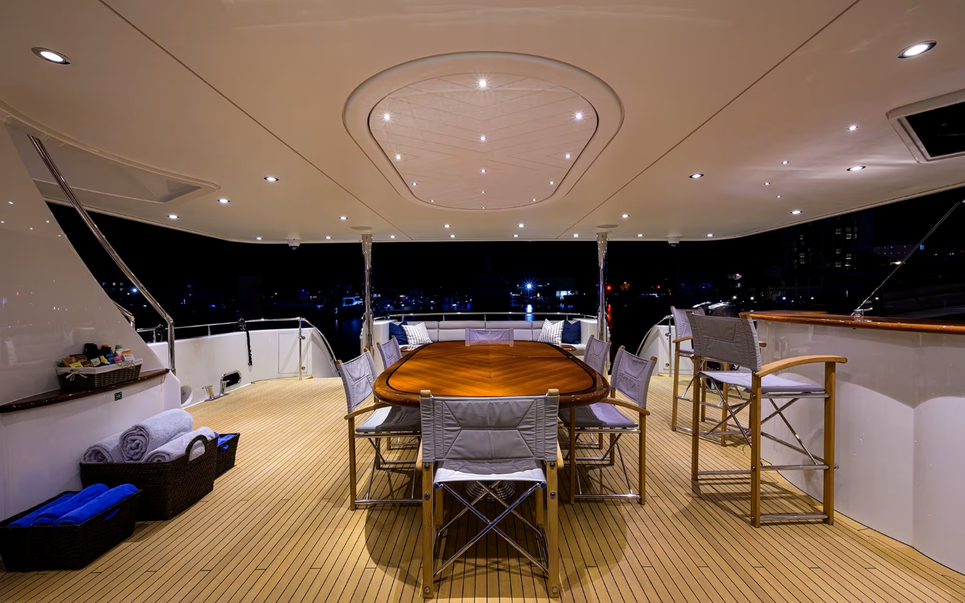 Salon with sea views.jpg
