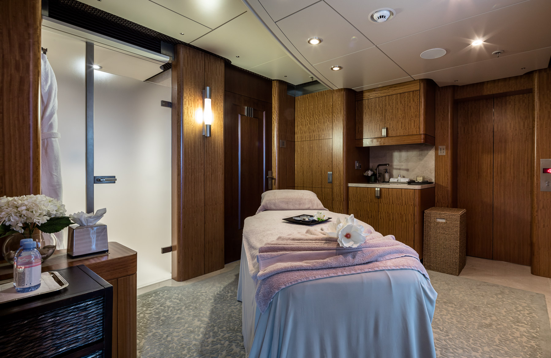 Spa Massage table.jpg