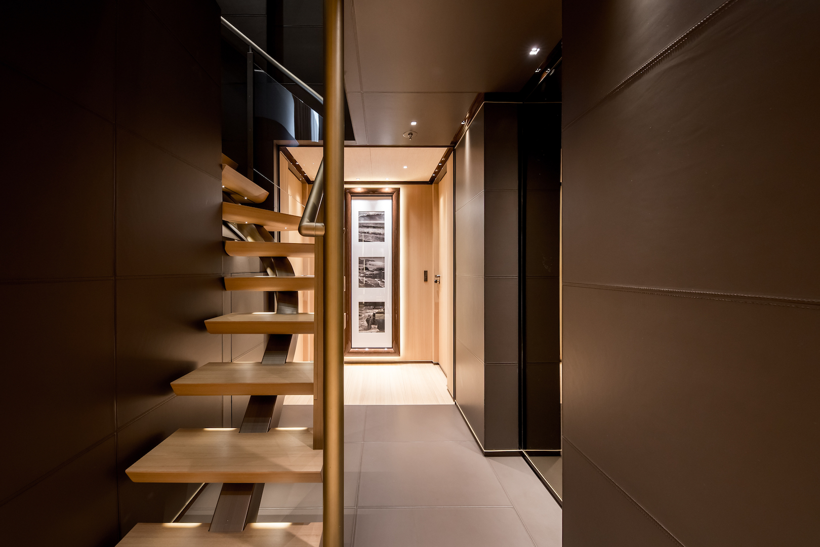 Staircase 00002.jpg