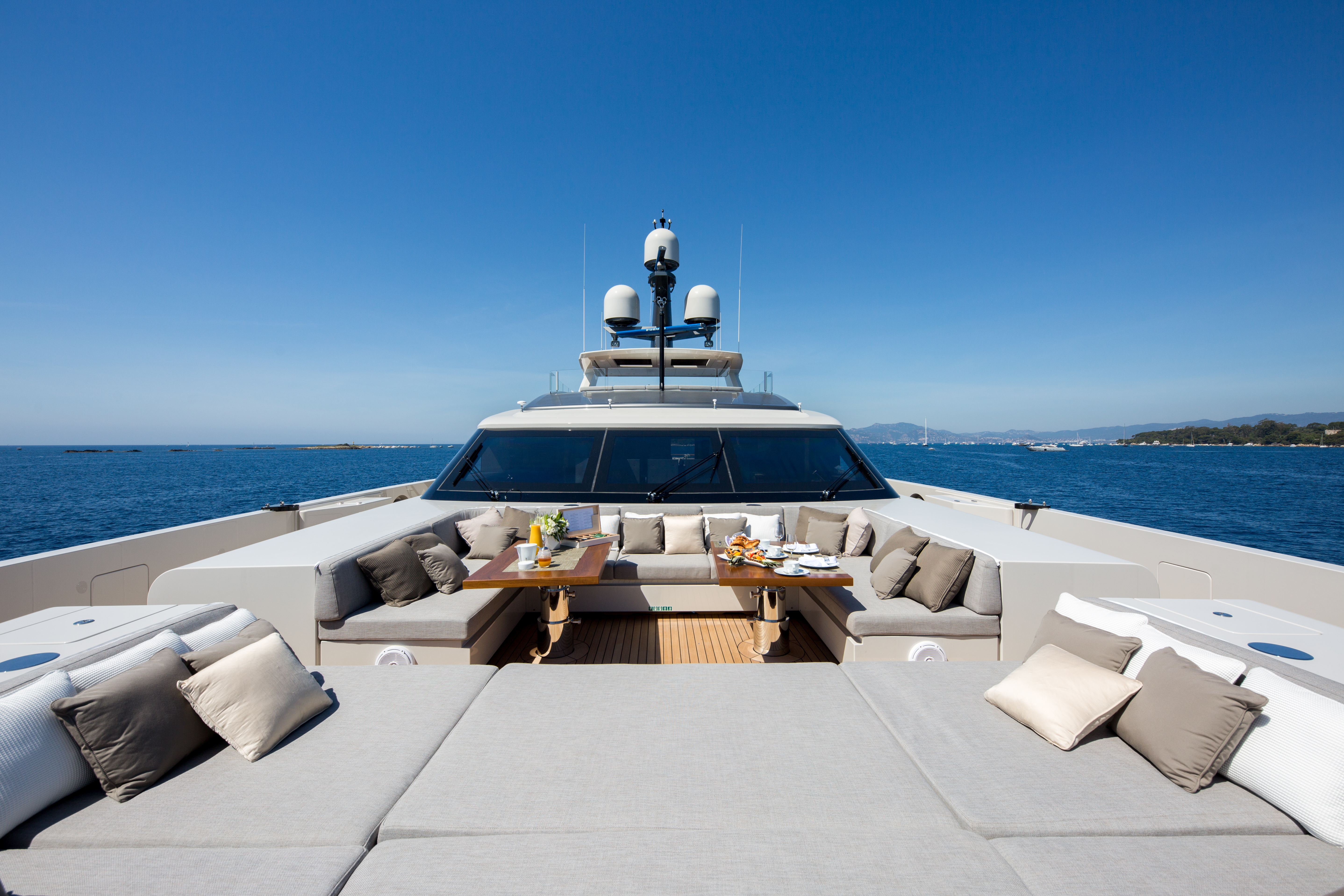 Sunbathing and sunpads on VERTIGE yacht.jpg