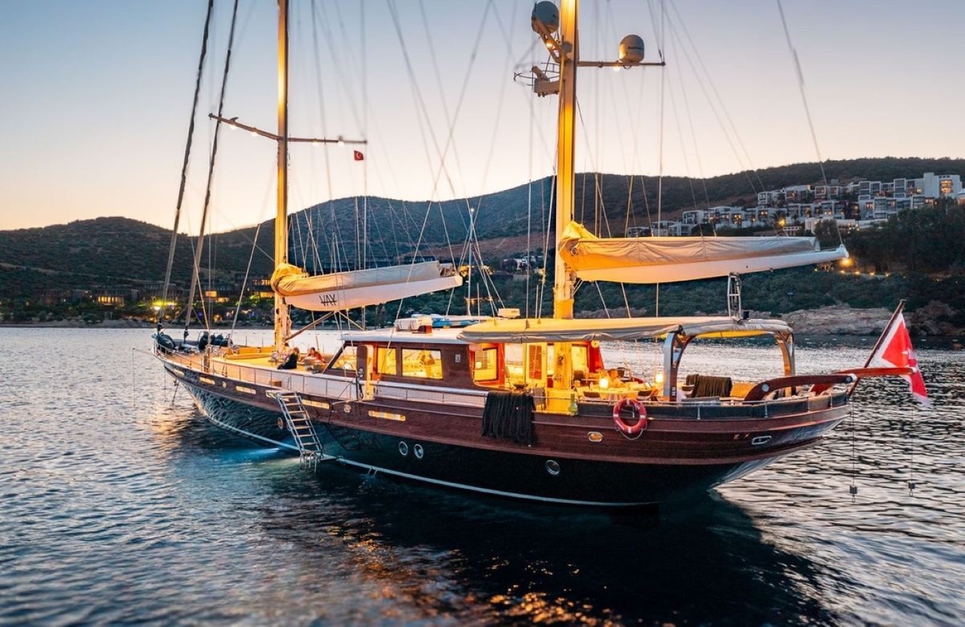 Superyacht VAY.jpg