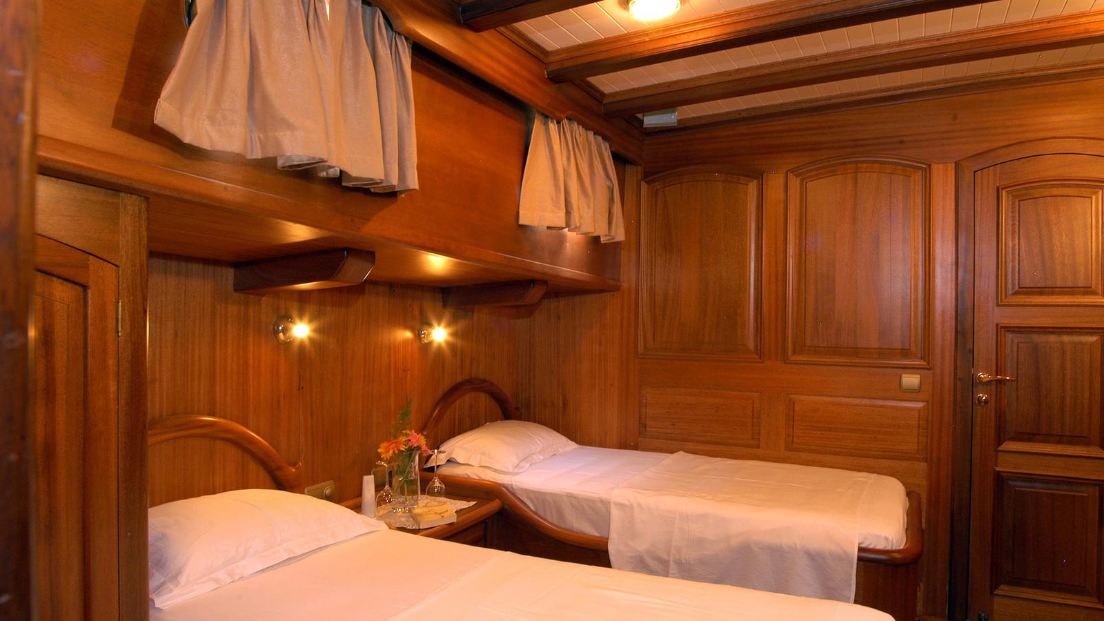 Twin cabin  00001.jpg