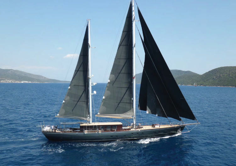 Under sails 92.png