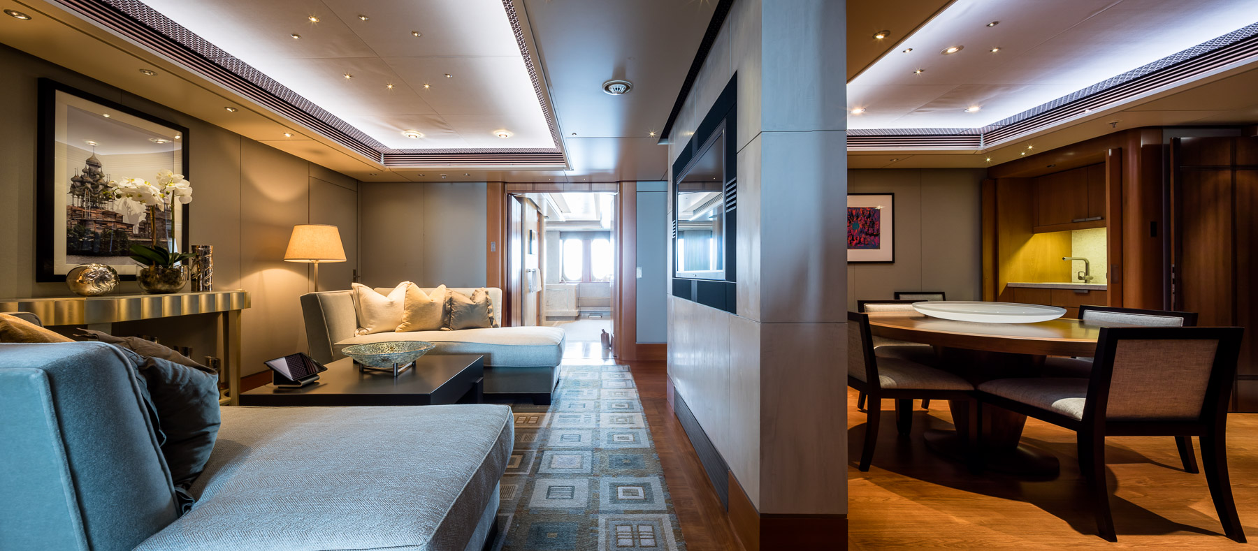 VIP Lounge & Dining.jpg
