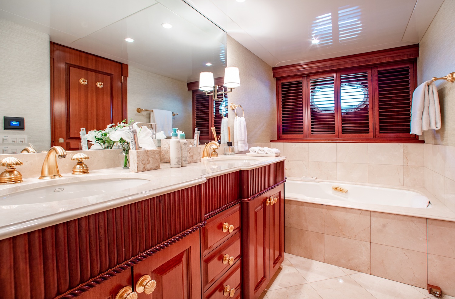 VIP ensuite bathroom .jpg
