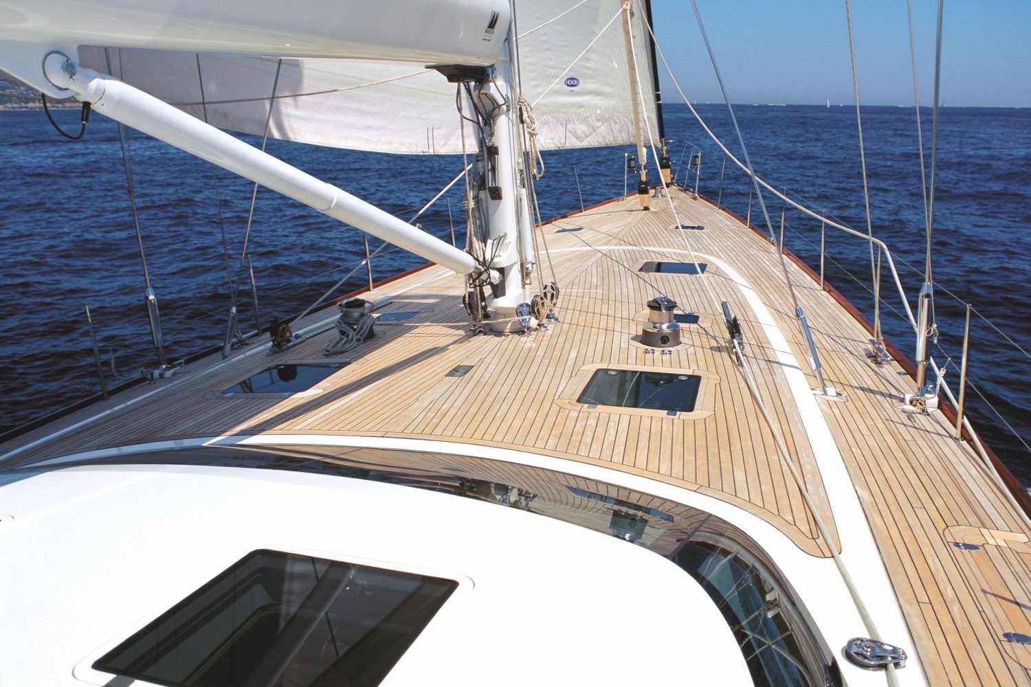 Yacht HAVANA OF LONDON - foredeck.jpg