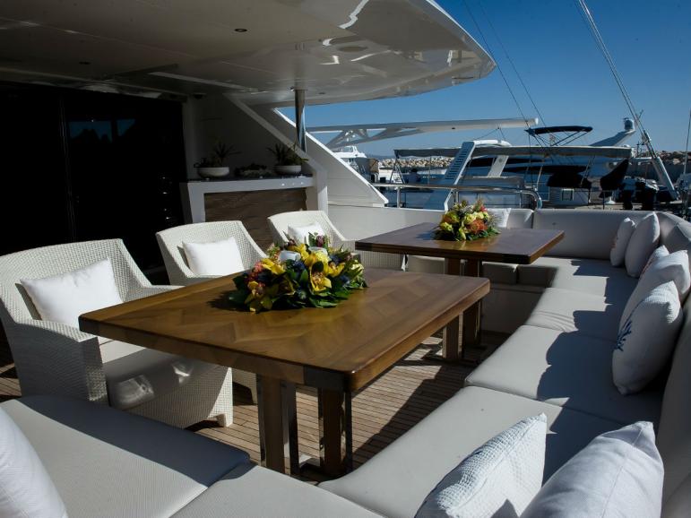 aft deck seating area.jpg