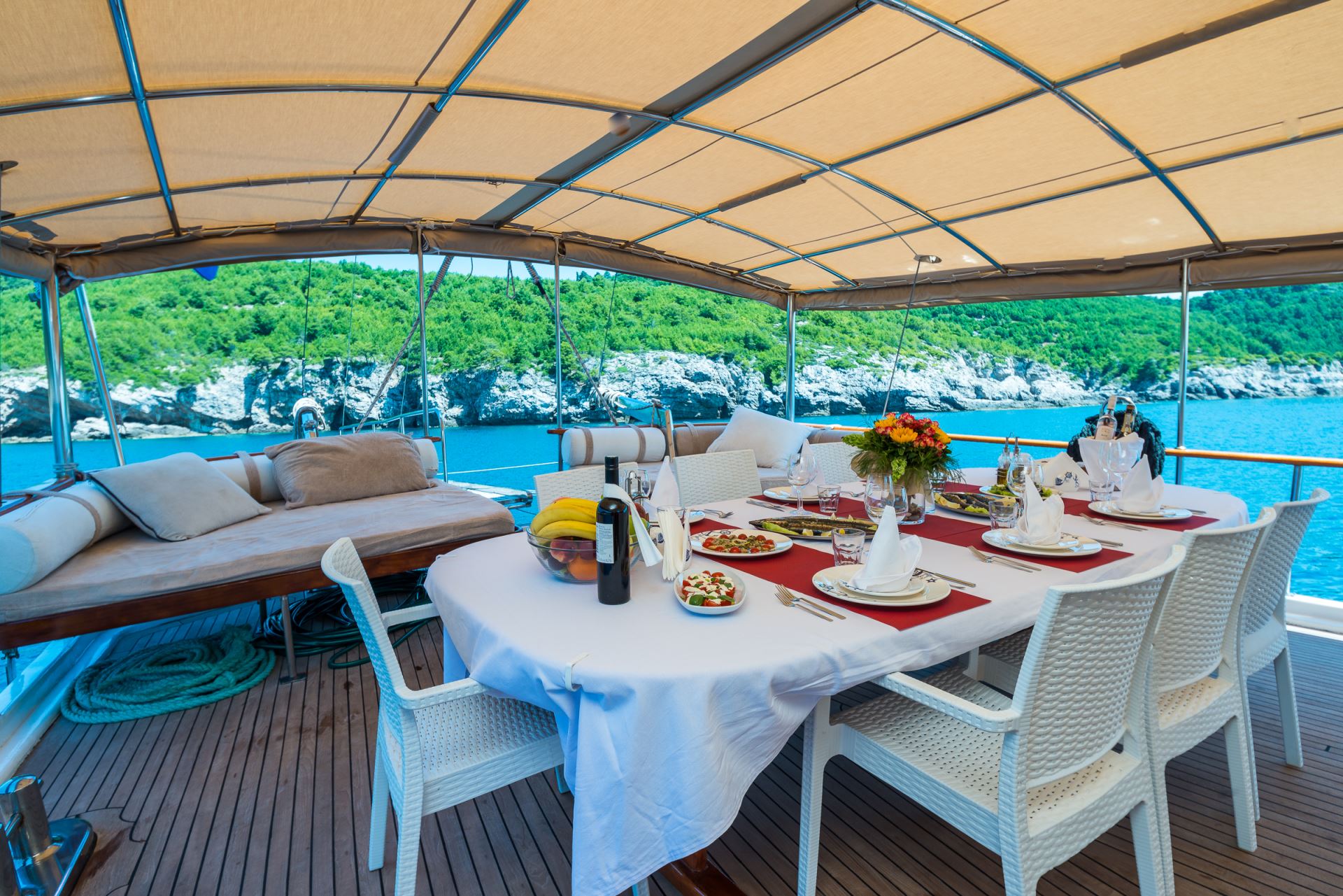 alfresco dining .jpg