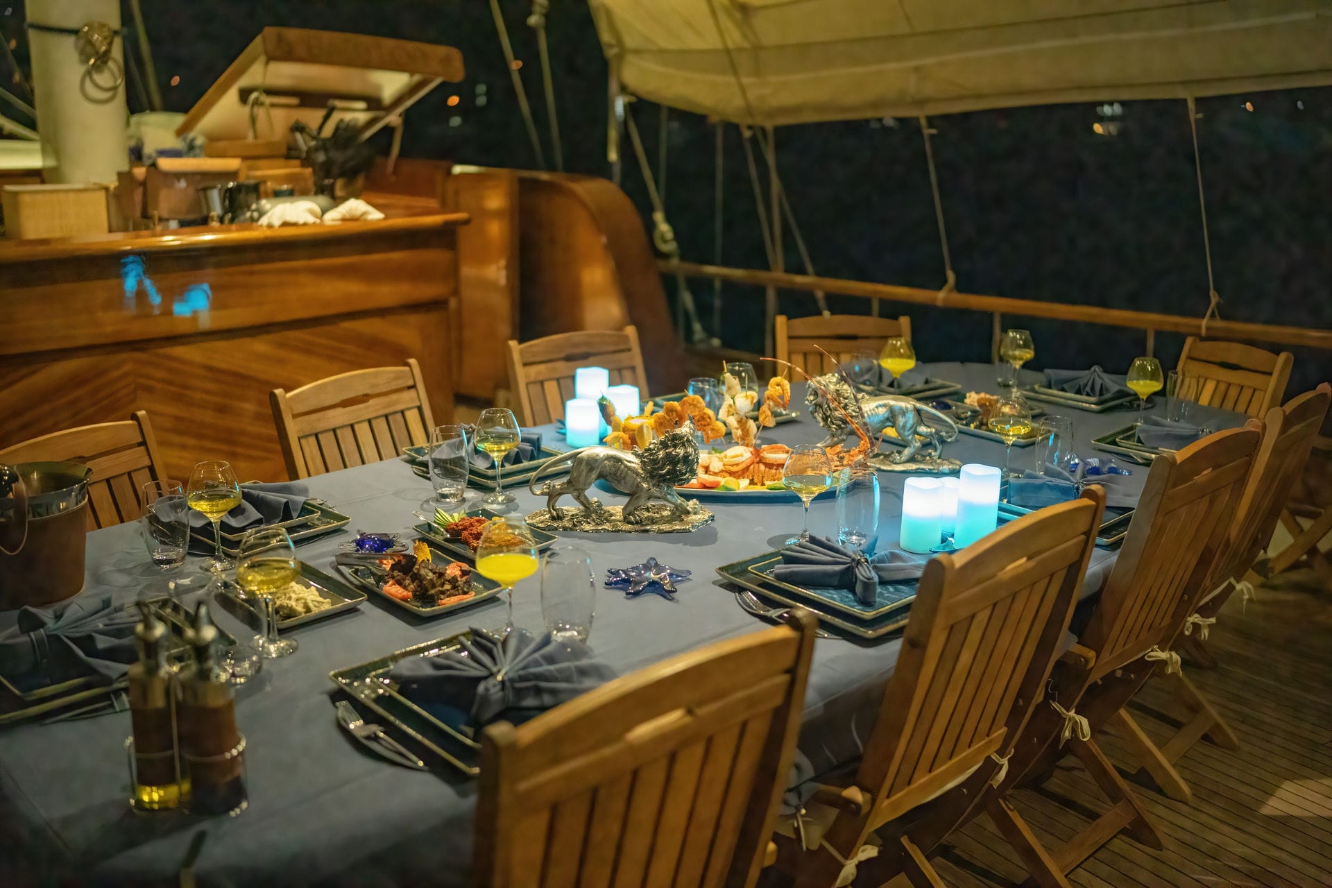 alfresco dining in the evening .jpg