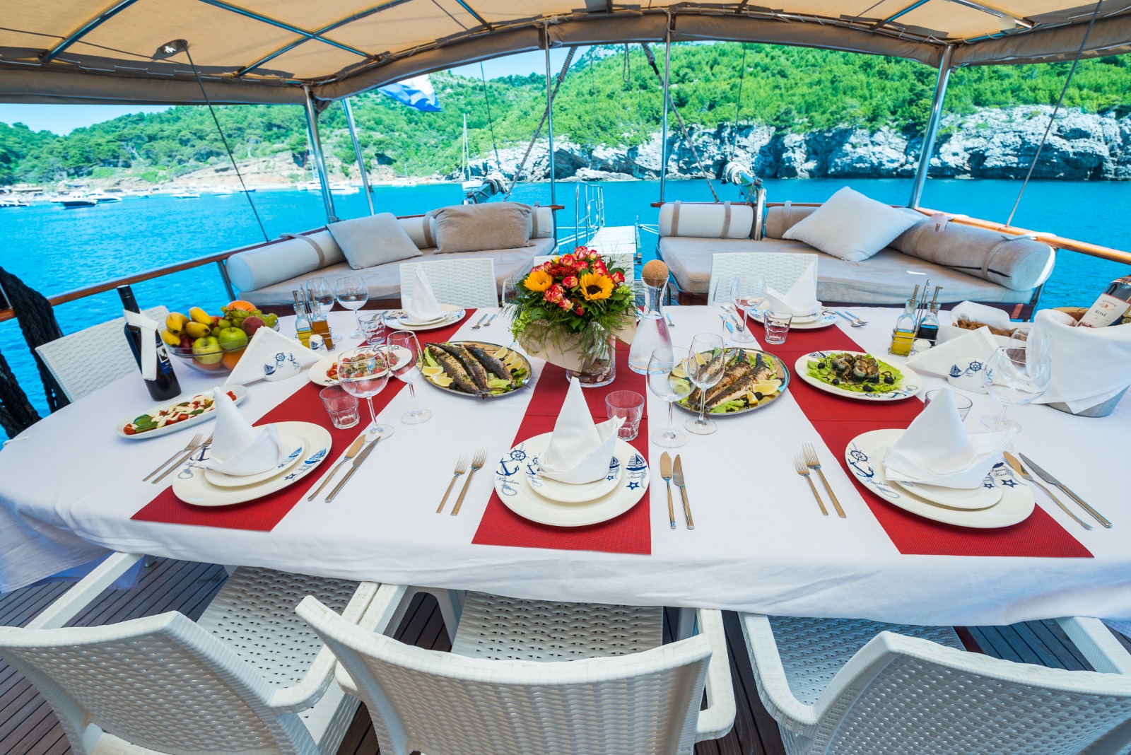 alfresco dining outside.jpg