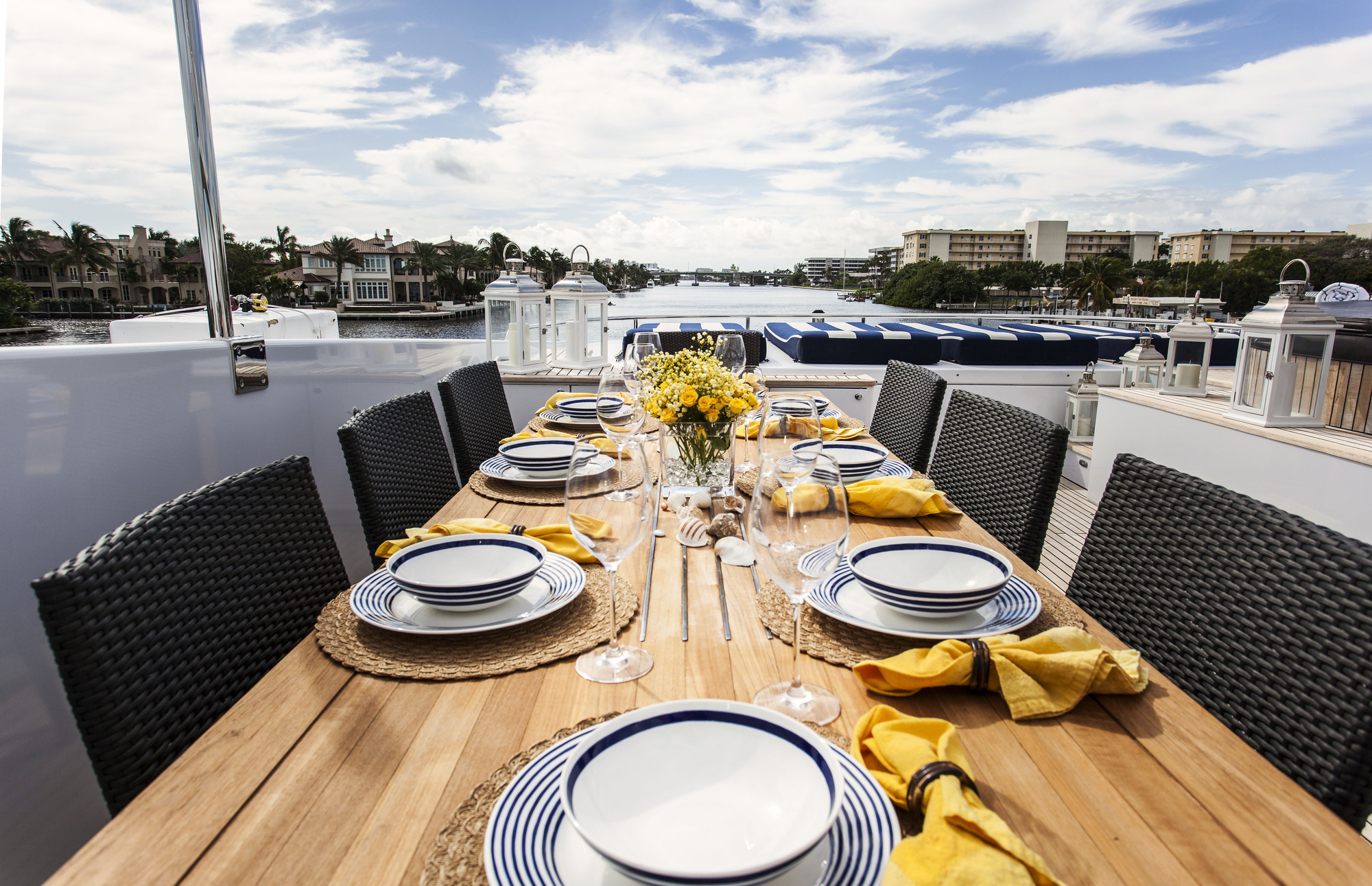 alfresco dining set up.jpg