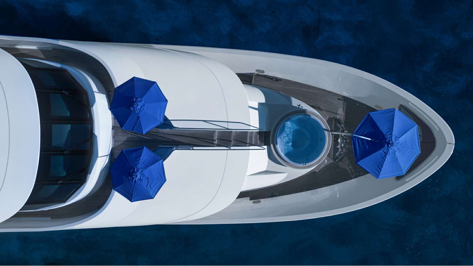 bow with jacuzzi.jpg