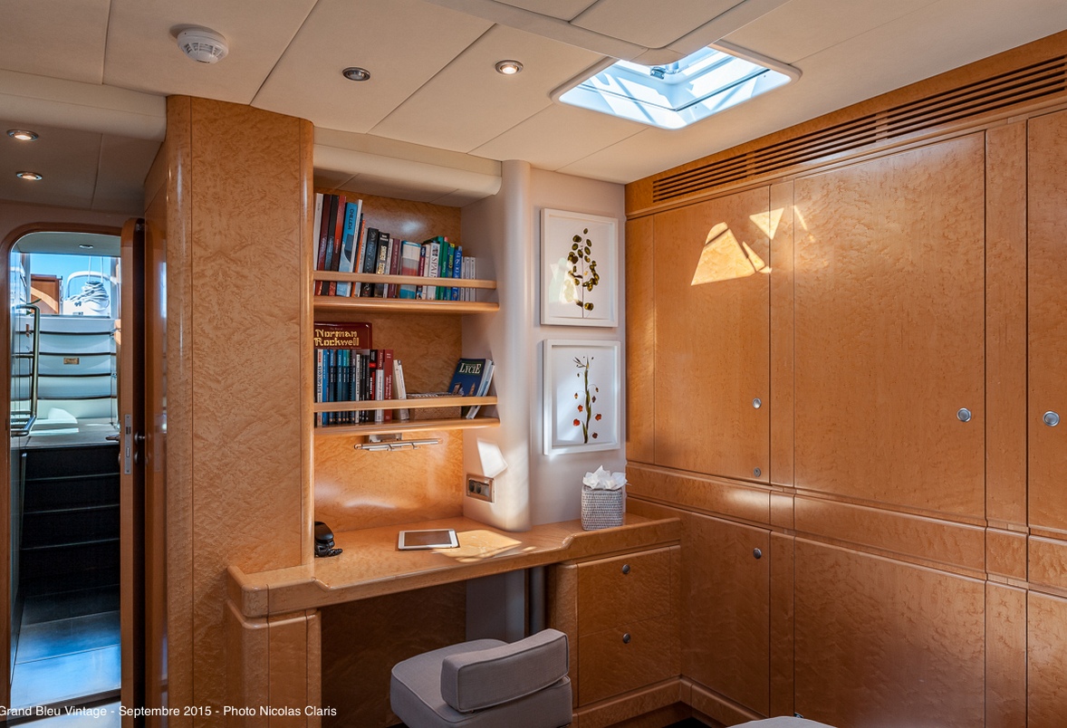 charter-yacht-grand-bleu-vintage-guest-cabin-desk.jpg