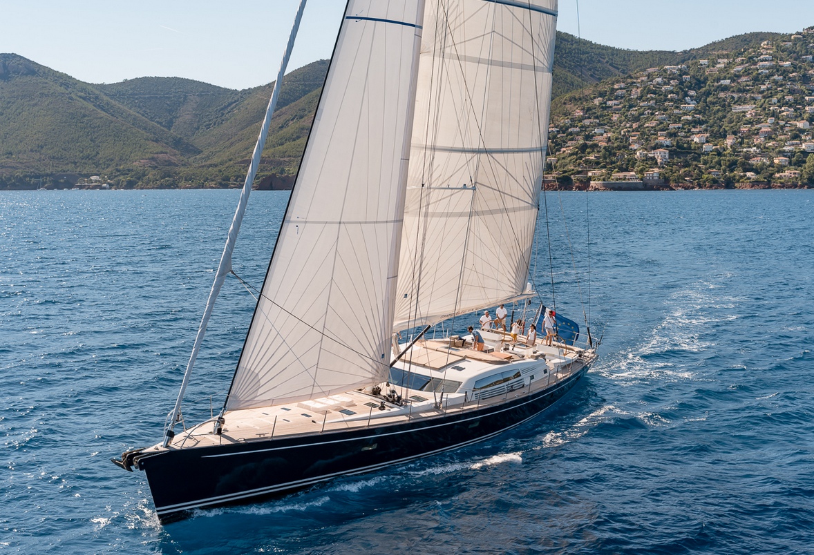 charter-yacht-grand-bleu-vintage-sailing france.jpg