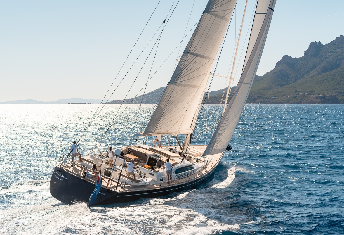 charter-yacht-grand-bleu-vintage-sailing.jpg