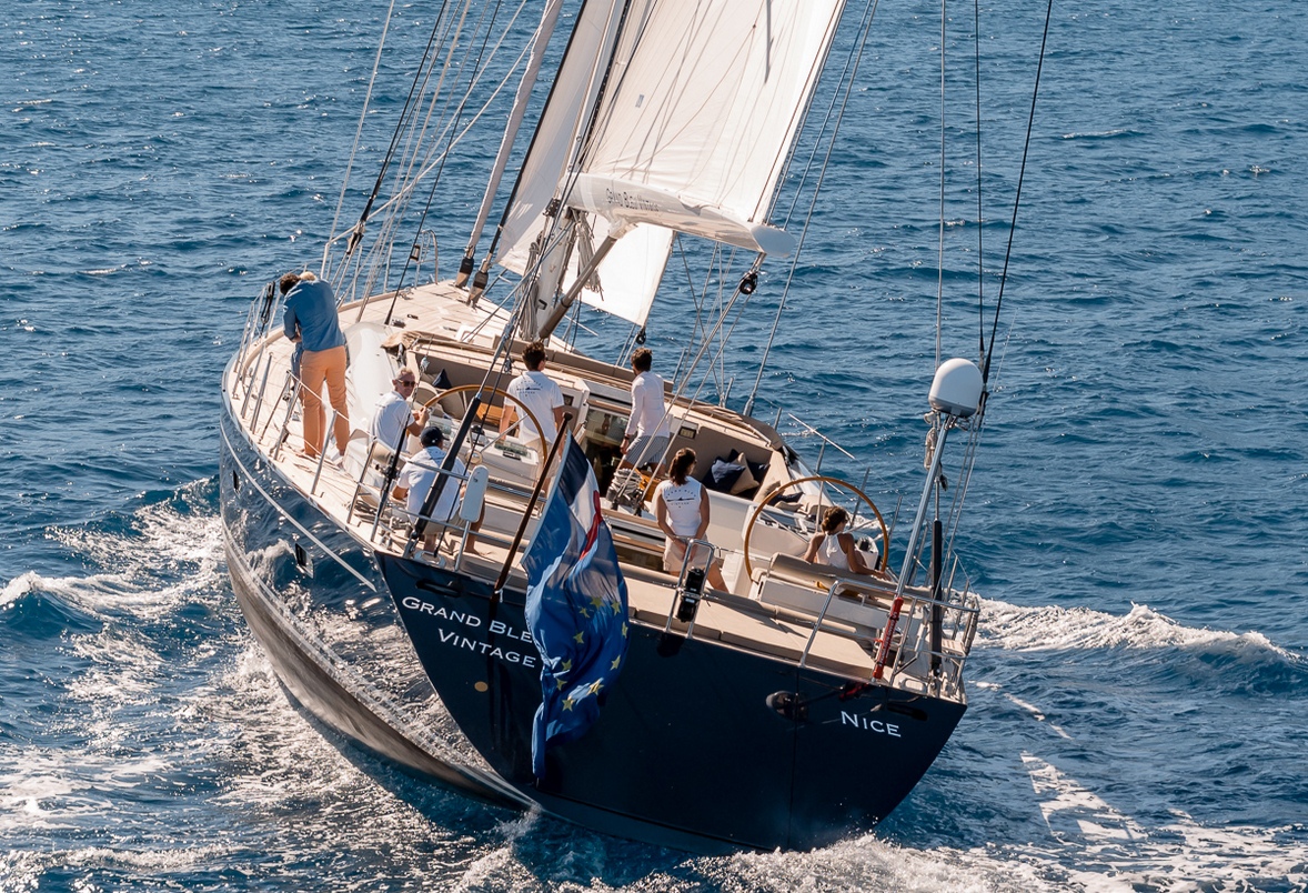 charter-yacht-grand-bleu-vintage-stern-sailing aft.jpg