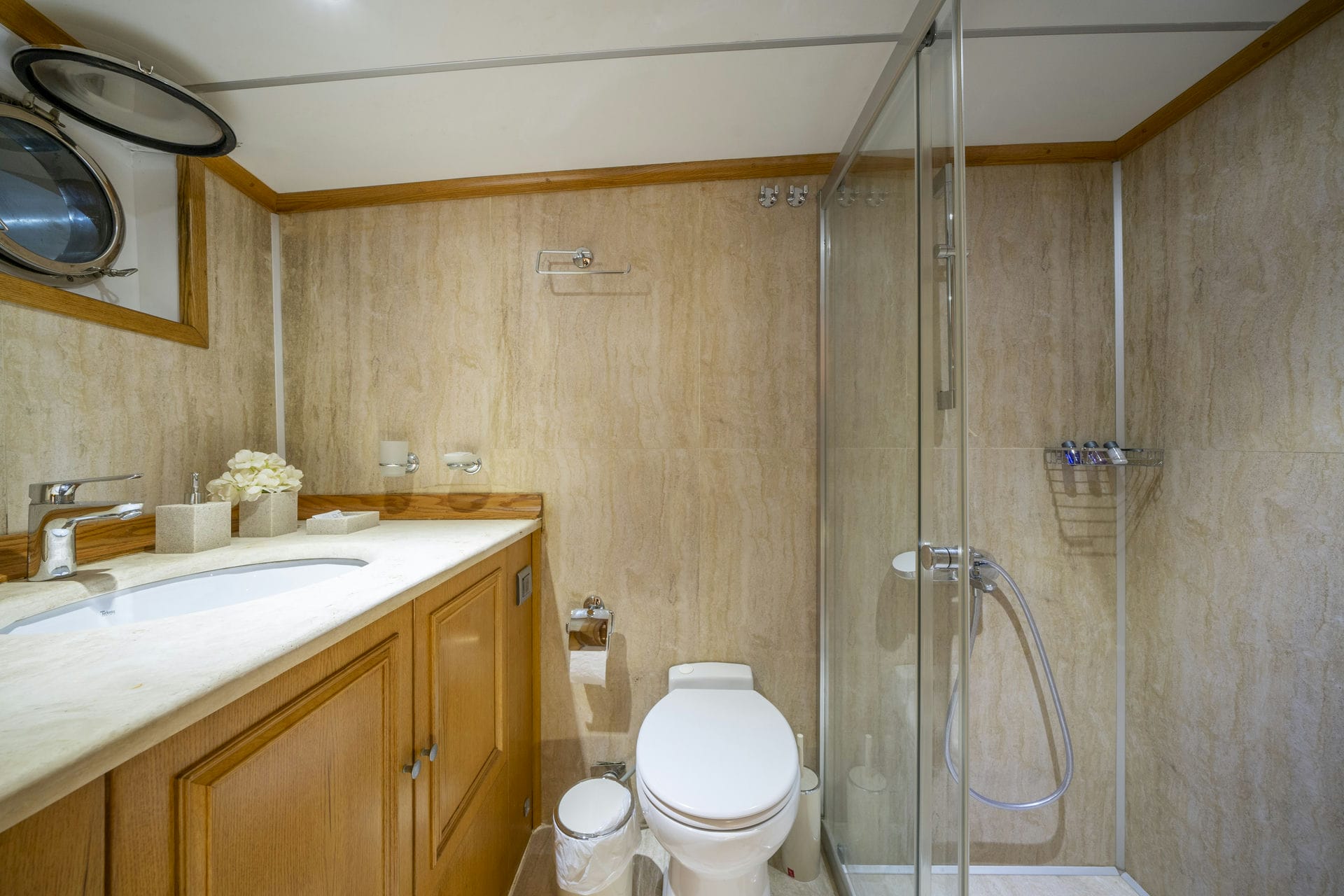 double cabin guests - ensuite bathroom .jpg