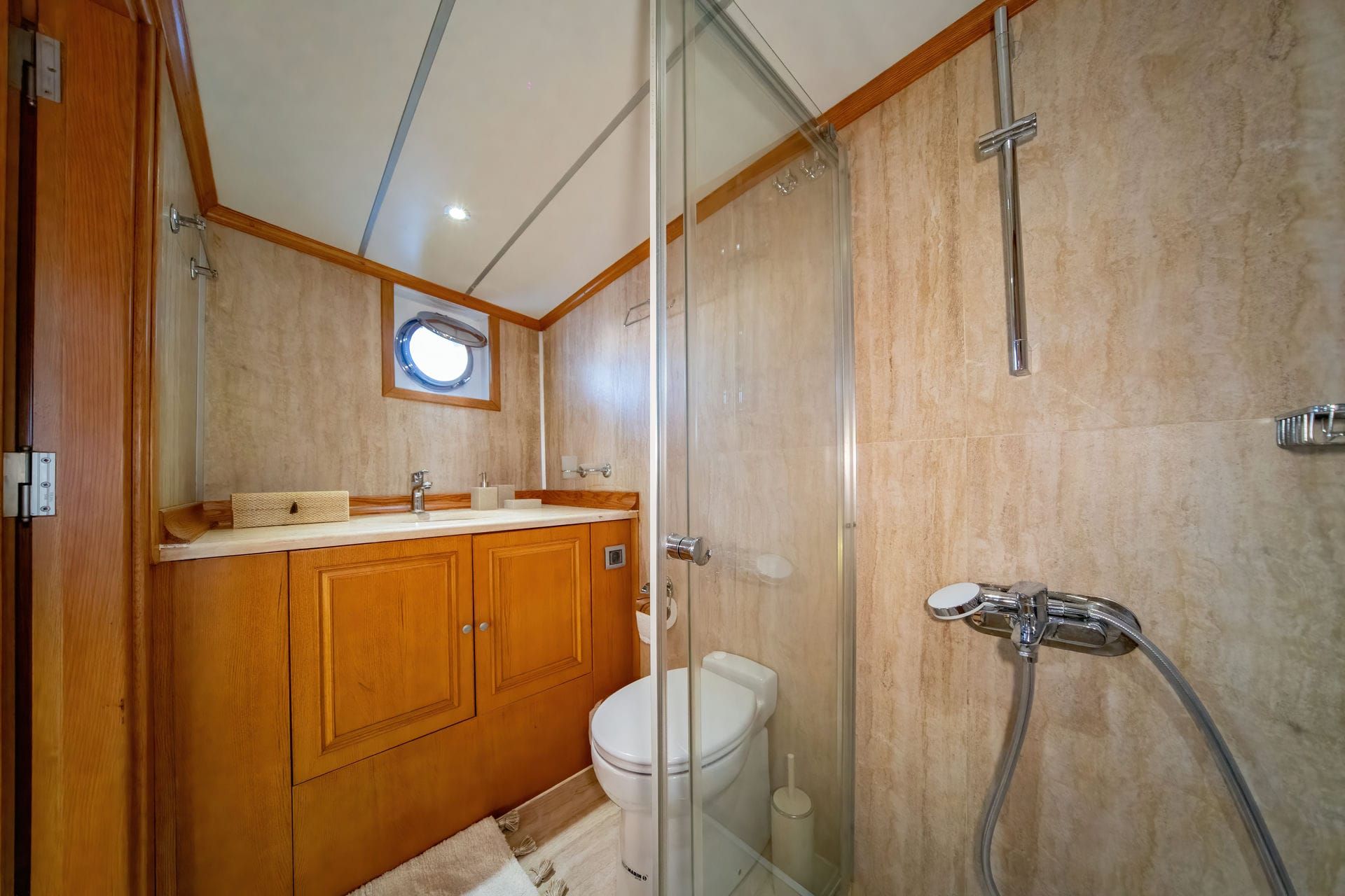 double ensuite bathoom.jpg