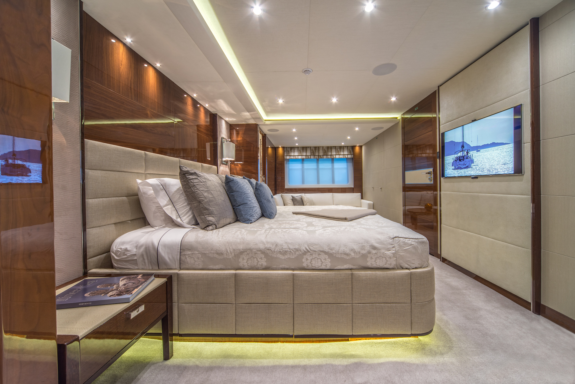 double guest cabin.jpg