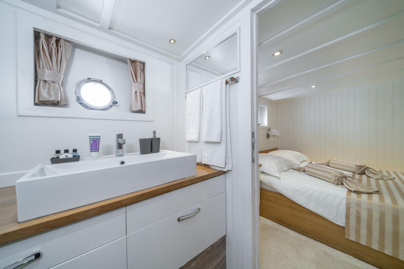 double guest with ensuite.jpg