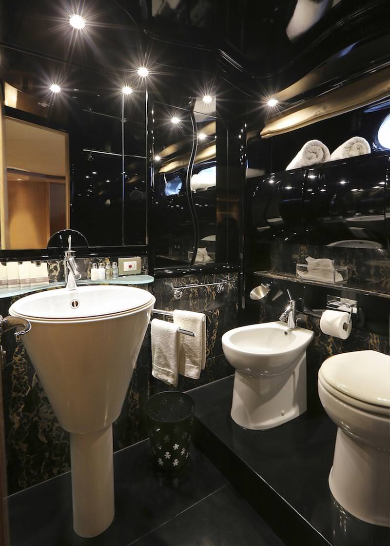 ensuite 2.jpg