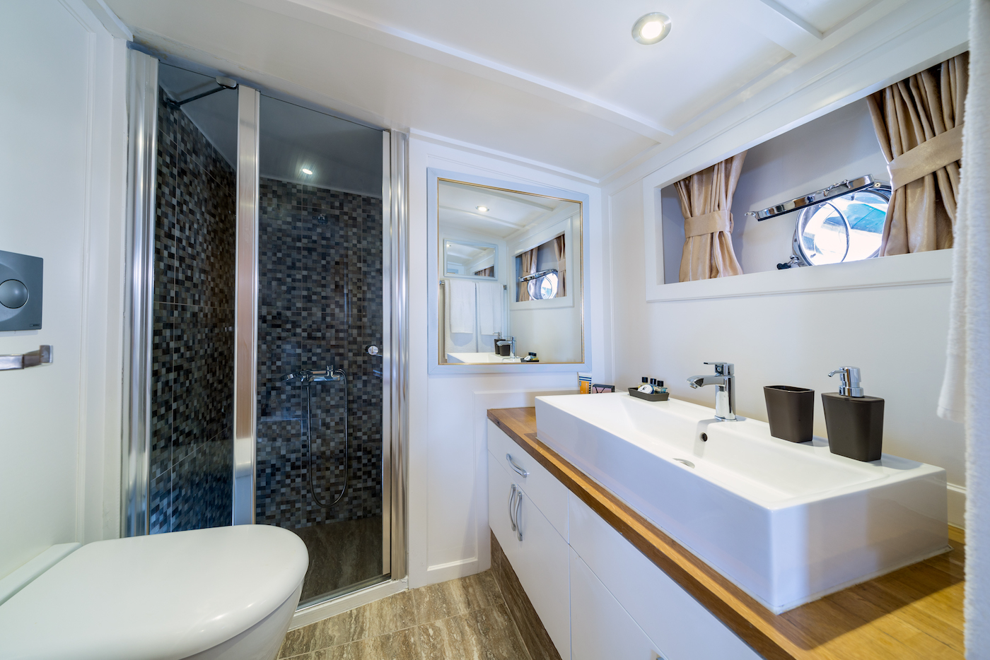 ensuite bathroom .jpg