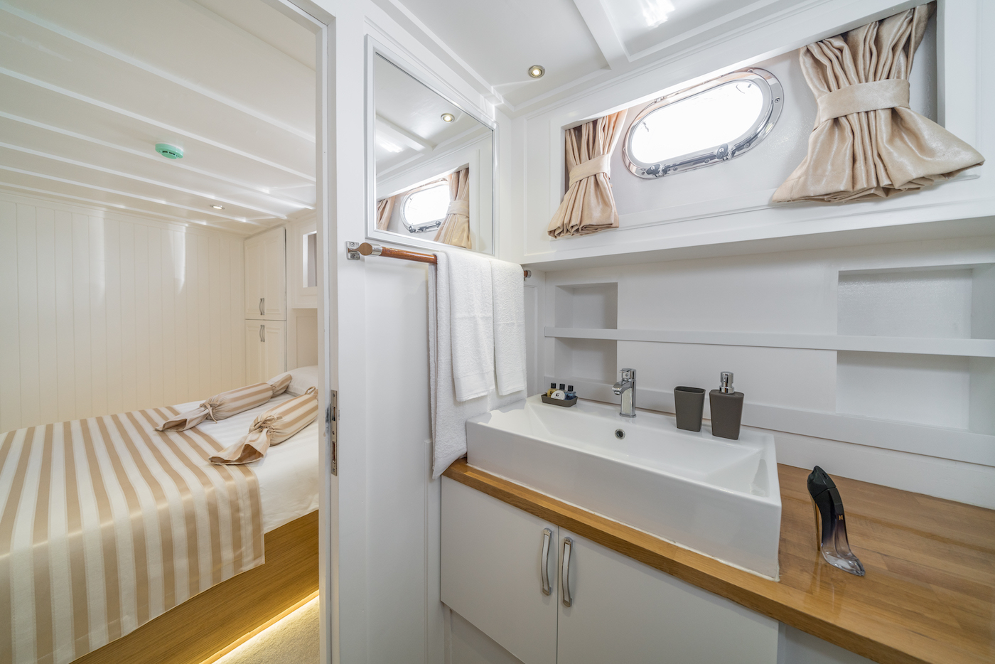 ensuite detail.jpg