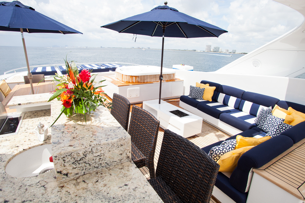 flybridge seating and bar.jpg