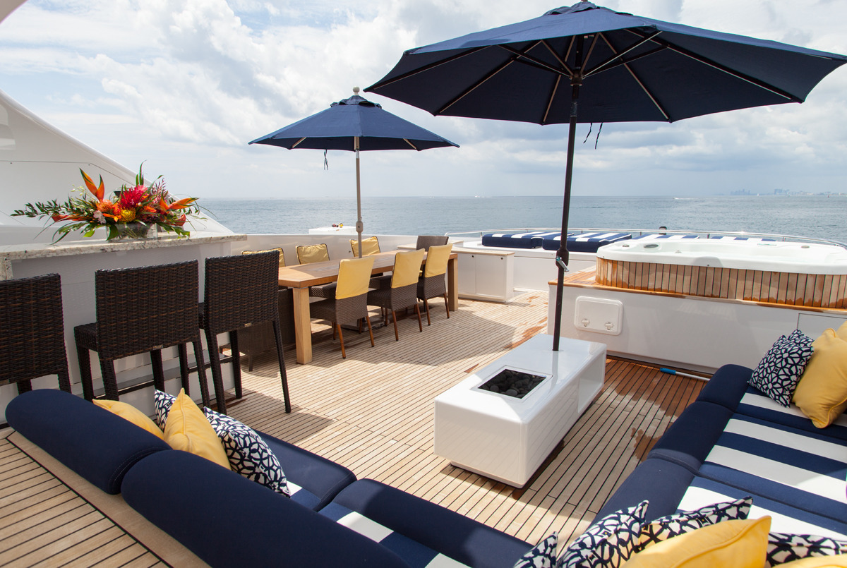 flybridge sun deck.jpg