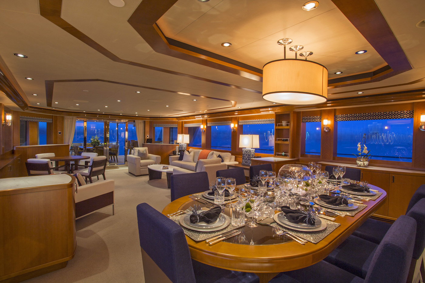 formal dining area in the saloon.jpg
