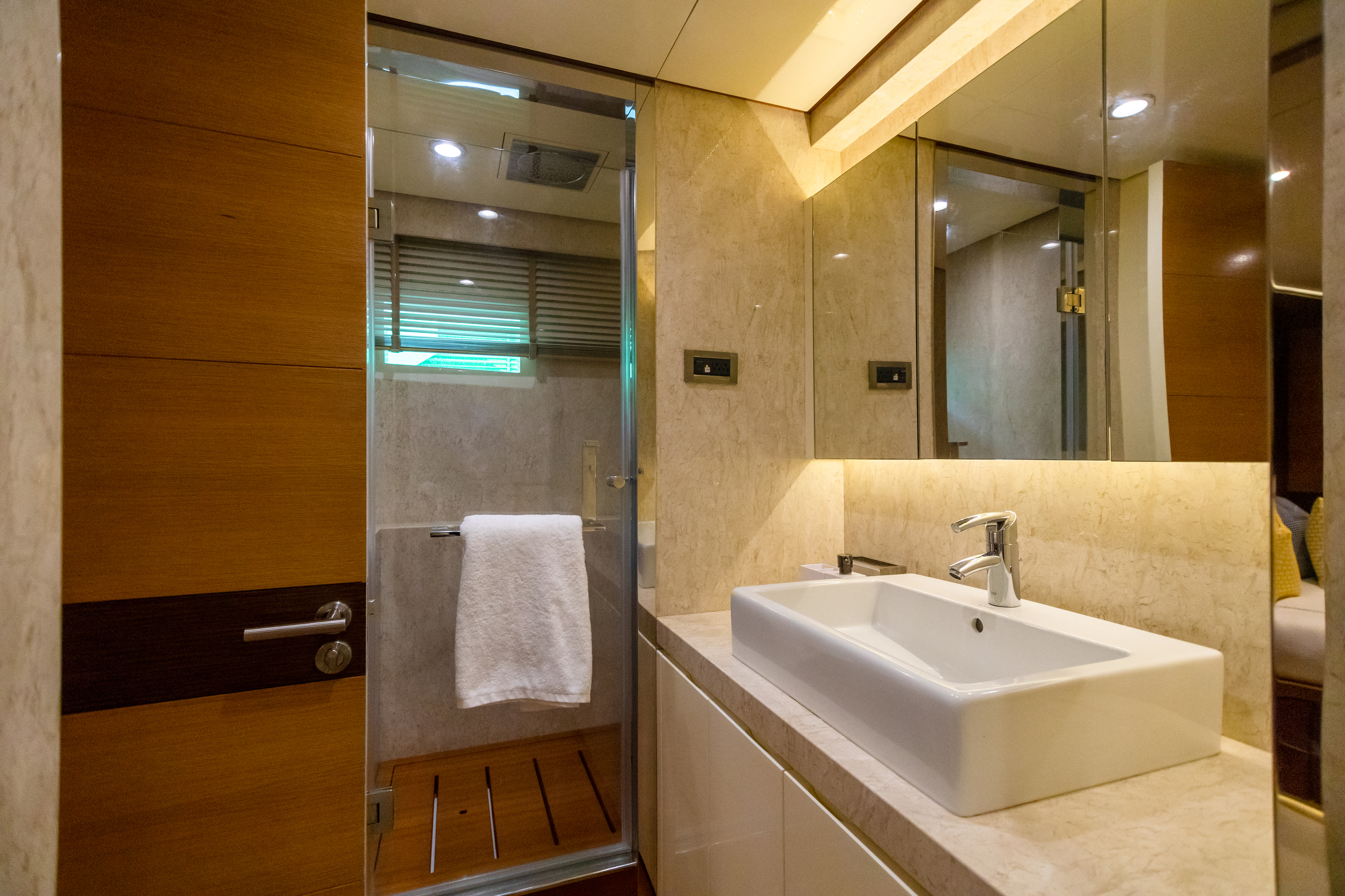 guest ensuite.jpg